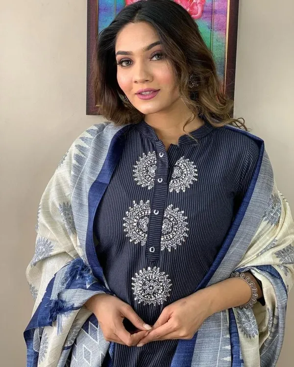 Rocksin_Handwoven_Cotton_Kantha_Indigo_Kurta_Set_with_Embroidery