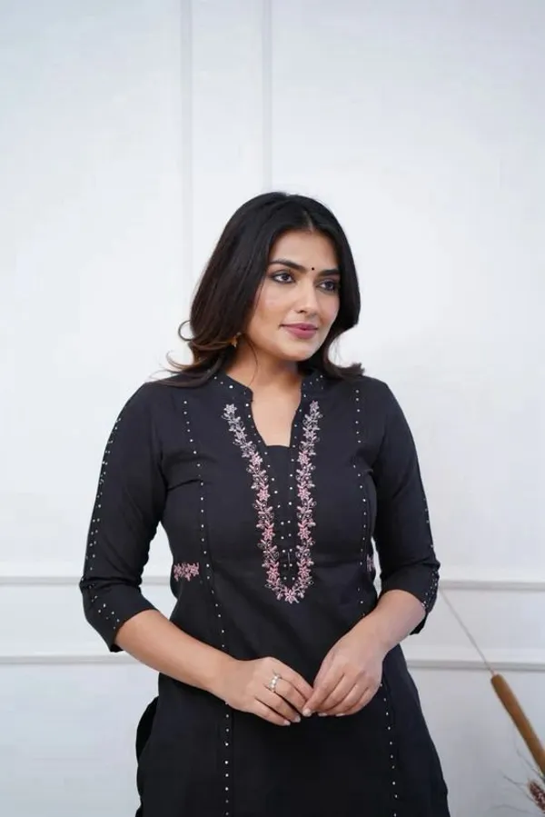 Black_Cotton_V-Neck_Embroidered_Co-Ord_Set_For_Women