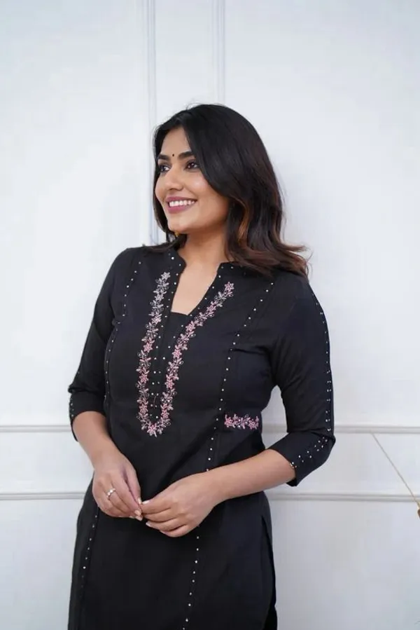 Black_Cotton_V-Neck_Embroidered_Co-Ord_Set_For_Women