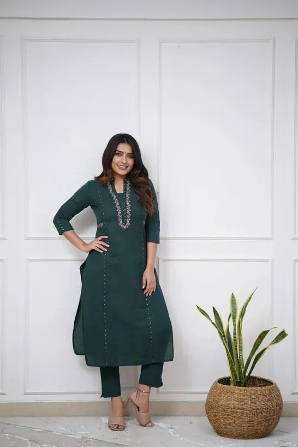 Bottle_Green_Cotton_V-Neck_Embroidered_Co-Ord_Set_For_Women