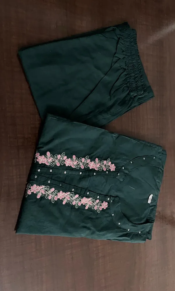 Bottle_Green_Cotton_V-Neck_Embroidered_Co-Ord_Set_For_Women