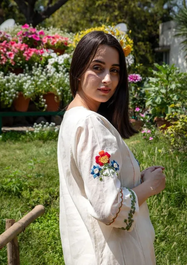 Cotton_Thread_Embroidered_Hand_Work_Kalidar_Style_Kurti_Pant
