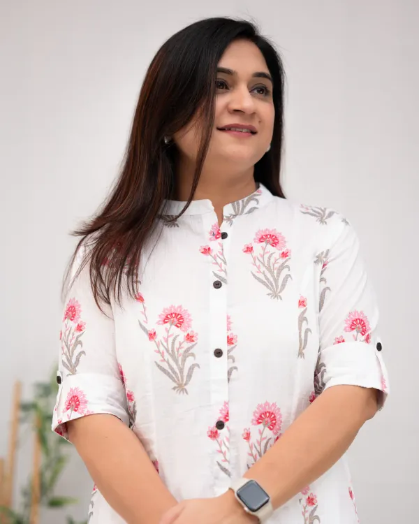 Jaipuri_Mughal_Print_White_Color_Pink_Floral_Aline_Kurti_With_Ankle_Length_Pant_,_Co-Ord_Set