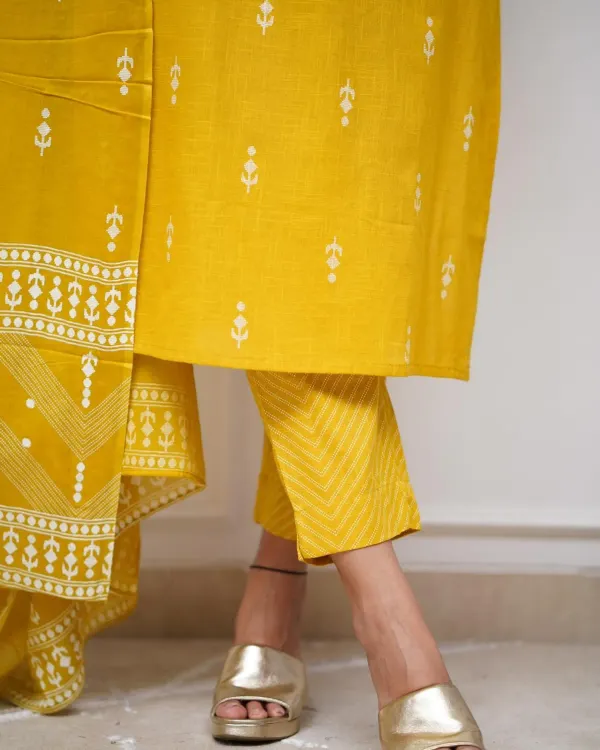 Women_floral_bada_butta_print_Yellow_straight_cotton_kurta_with_pant_and_dupatta