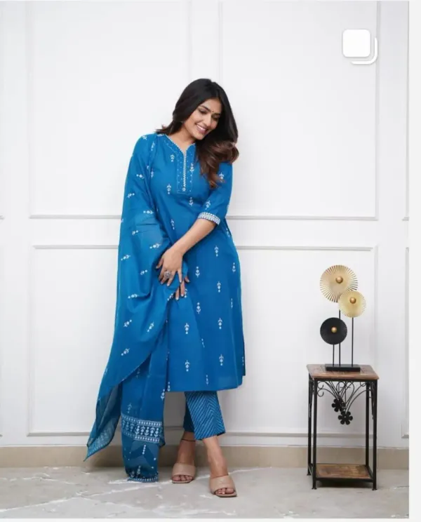 Women_floral_print_bada_butta_Navy_Blue_straight_cotton_kurta_with_pant_and_dupatta