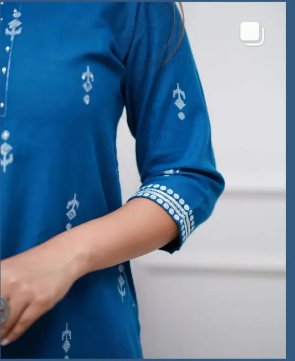 Women_floral_print_bada_butta_Navy_Blue_straight_cotton_kurta_with_pant_and_dupatta