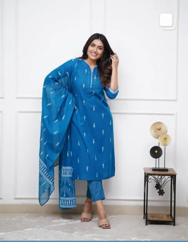 Women_floral_print_bada_butta_Navy_Blue_straight_cotton_kurta_with_pant_and_dupatta