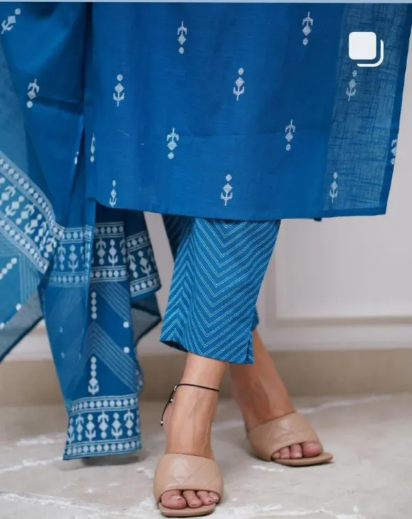Women_floral_print_bada_butta_Navy_Blue_straight_cotton_kurta_with_pant_and_dupatta