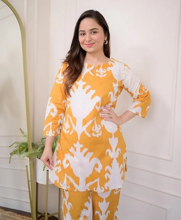 Women's_Viscose_Cotton_Yellow_Floral_Printed_Kurta_and_Pant_Set_|_Co-Ord_Set_for_Women