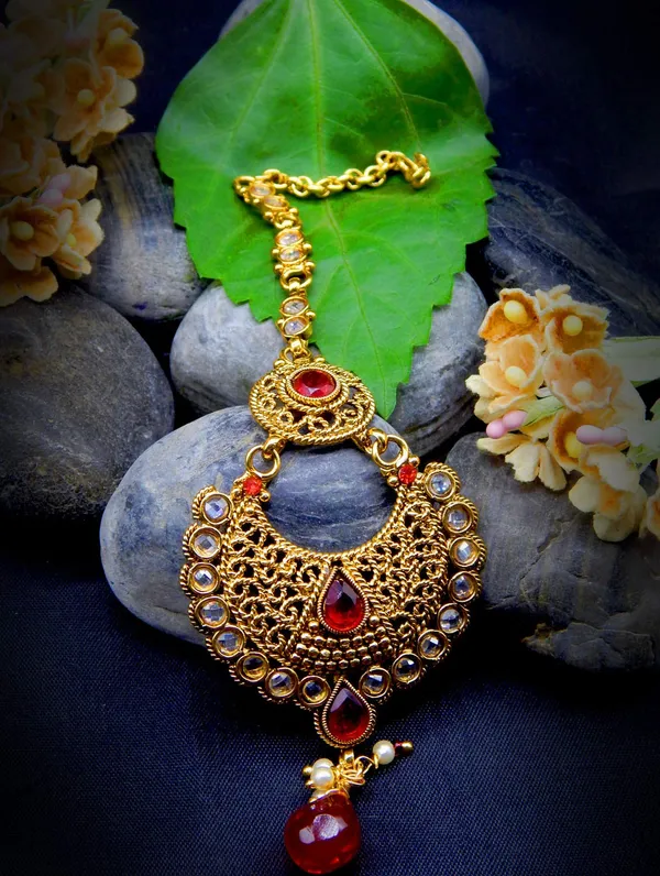 Red_Traditional_Antique_American_Diamond_Bindiya_Style_Brass_Ethnic_Maang_Tika_(Ad_Antique_Maang_Tika)_For_Women_And_Girls_Pack_Of_1