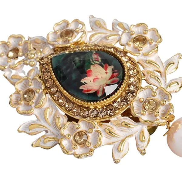 Gold_Presents_A_Women_S_Gold-Toned_&_Green_Handcrafted_Enamelled_Stone-Studded_Brooch._Elegant_And_Timeless,_Perfect_For_Adding_A_Touch_Of_Sophistication_To_Any_Outfit.