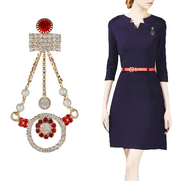 Red_And_Gold_Vintage_Rhinestone_Brooch_With_Pearl_Chains