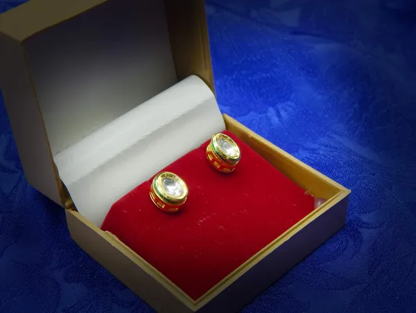Gold_Plated_Traditional_Delicate_Oval_Shape_Design_Vilandi_Kundan_Studded_Stud_Earrings_With_Push_Back_Closure_For_Women_And_Girls
