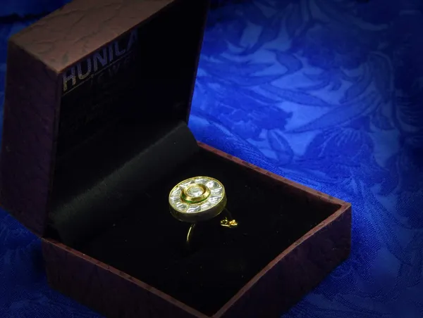 Gold_Plated_Round_Shaped_Kundan_Jadau_Finger_Ring_For_Women