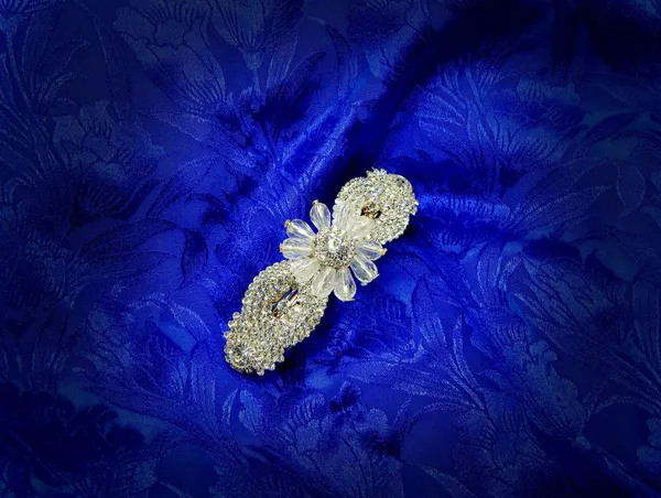White_&_Gold_Plated_Design_Studded_Back_Clip_Hair_Clips_Jewellery__With_Rhinestone_For_Women_And_Girls_Pack_Of_1