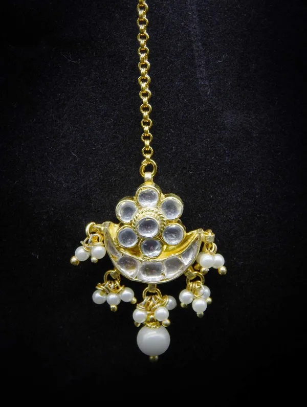 Gold_Plated_Traditional_Jadau/Pachi_Kundan_Embellished_Chandbali_Design_Delicate_Maang_Tika/Maang_Tikka_With_Pearl_Drops_For_Women_And_Girls_|_Gifting_For_Karwachauth_|