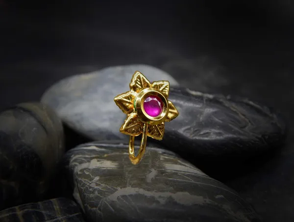 Ruby_Gold_Plated_Brass_Nose_Pin,_Clip_On_Nose_Ring_Small_Nath_Kundan_For_Women_(Red)