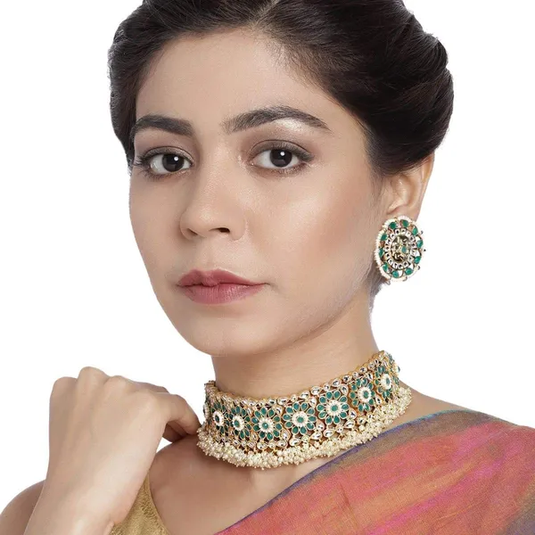 Gold_Rajwadi_Jewellery_Inspired_Ethnic_Kundan_And_Emerald_Stones_Embellished_Choker_Necklace_Set_With_Matching_Stud_Earrings_For_Women_|_Pack_Of_1