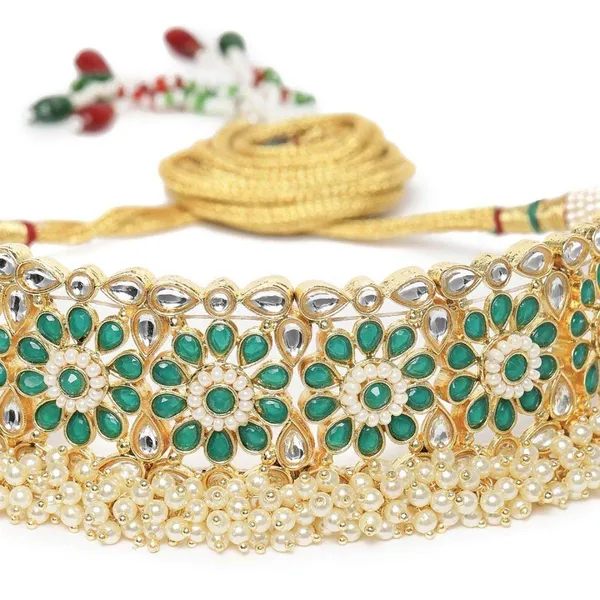 Gold_Rajwadi_Jewellery_Inspired_Ethnic_Kundan_And_Emerald_Stones_Embellished_Choker_Necklace_Set_With_Matching_Stud_Earrings_For_Women_|_Pack_Of_1