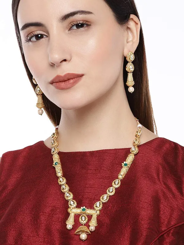 Gold_Toned_Kundan,_Pearls_And_Emrald_Long_Bridal_Jewellery_Set_With_Earrings_And_Maang_Tika_For_Women