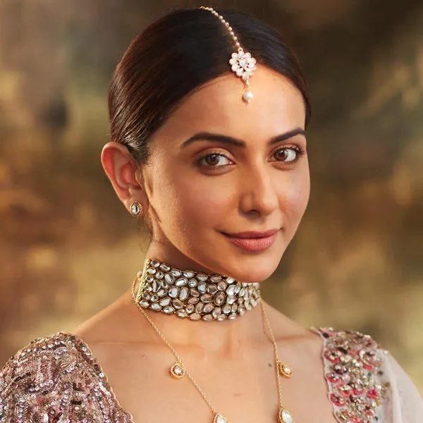 White_Gold_Plated_Traditional_Kundan_Embellished_Choker_Necklace_Set_With_Stud_Earrings_And_Adjustable_Dori_For_Women_And_Girls_Pack_Of_1|
