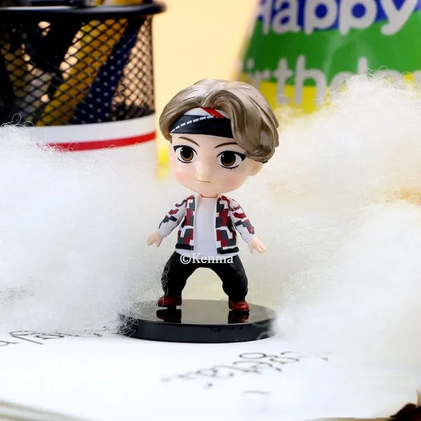 Bts_Bt21_Music_Band_Action_Figures_Set_1_(14L_X_5W_X_13H_Cm)