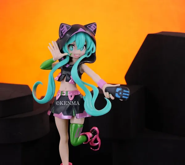 Hatsune_Miku_Luminasta_Series_Live_Stage_Figurine_Pvc_(20_Cm)