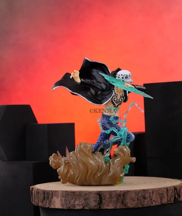One_Piece_D-_Law_Attacking_Mode_Special_Effect_Toy_Figure_With_Box_Pvc_(17_Cm)