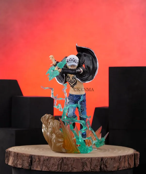 One_Piece_D-_Law_Attacking_Mode_Special_Effect_Toy_Figure_With_Box_Pvc_(17_Cm)