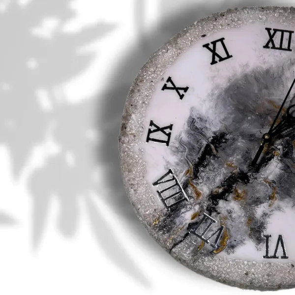 Smoke_&_Second_Wall_Clock