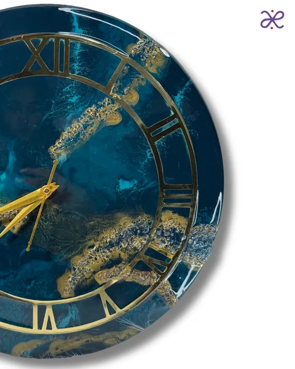 Aqua_Luxe_Wall_Clock