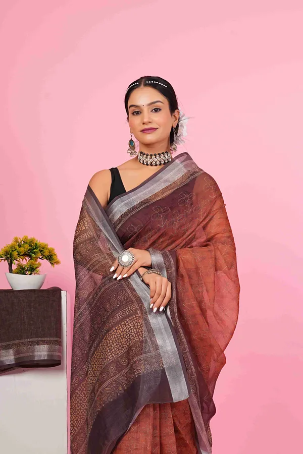 Bandhani_Print_Saree_with_Unstitched_Blouse_for_Women