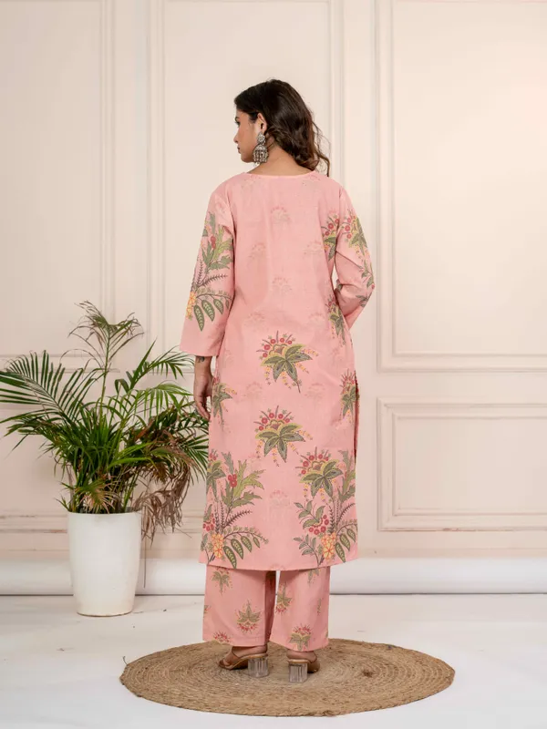 Women_Floral_Printed_Regular_Fit_Kurta_with_Matching_Trousers_&_Dupatta