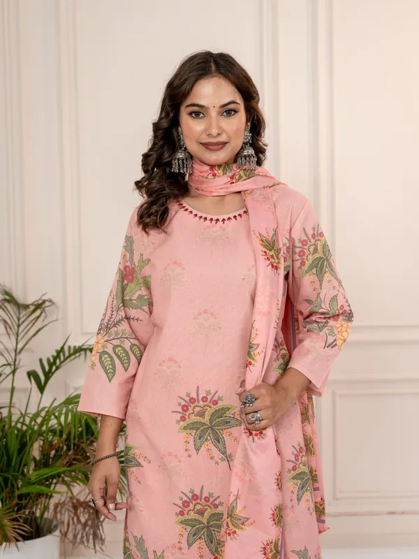 Women_Floral_Printed_Regular_Fit_Kurta_with_Matching_Trousers_&_Dupatta