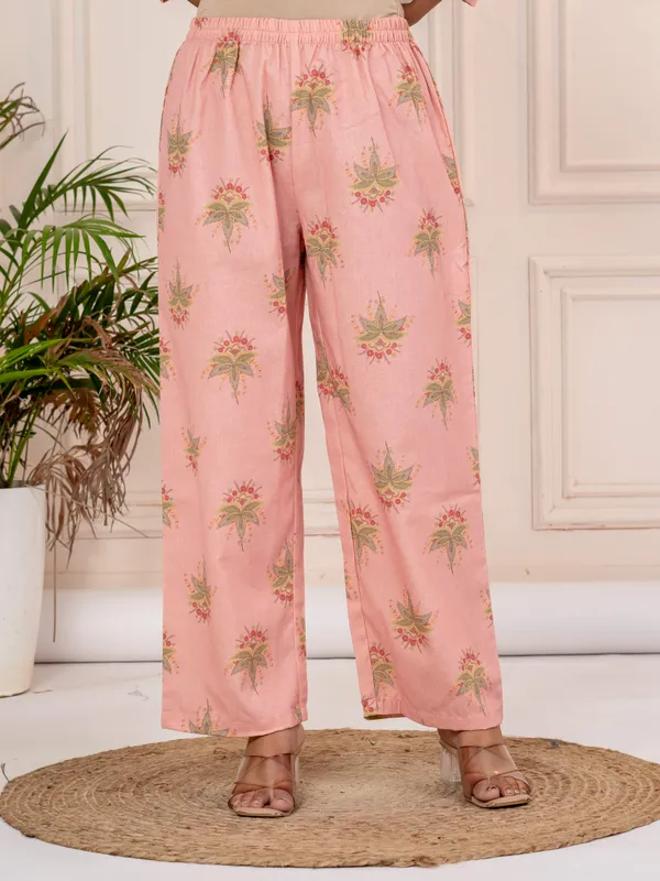 Women_Floral_Printed_Regular_Fit_Kurta_with_Matching_Trousers_&_Dupatta
