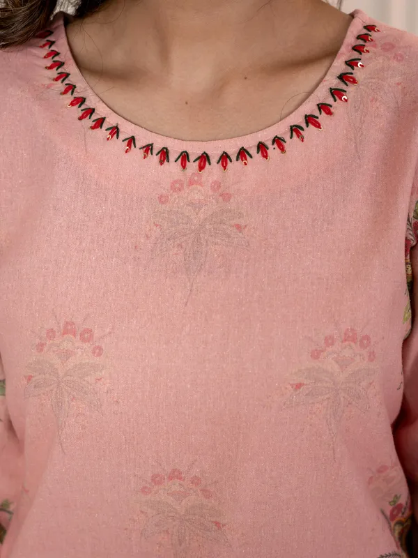 Women_Floral_Printed_Regular_Fit_Kurta_with_Matching_Trousers_&_Dupatta