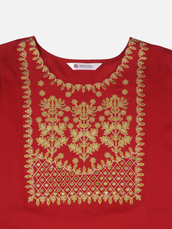 Maroon_Embroidered_Floral_Thread_Work_Kurta_For_Women