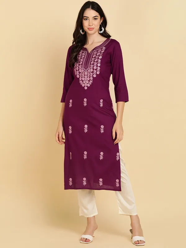 Purple_Floral_Embroidered_Straight_Kurta_For_Women