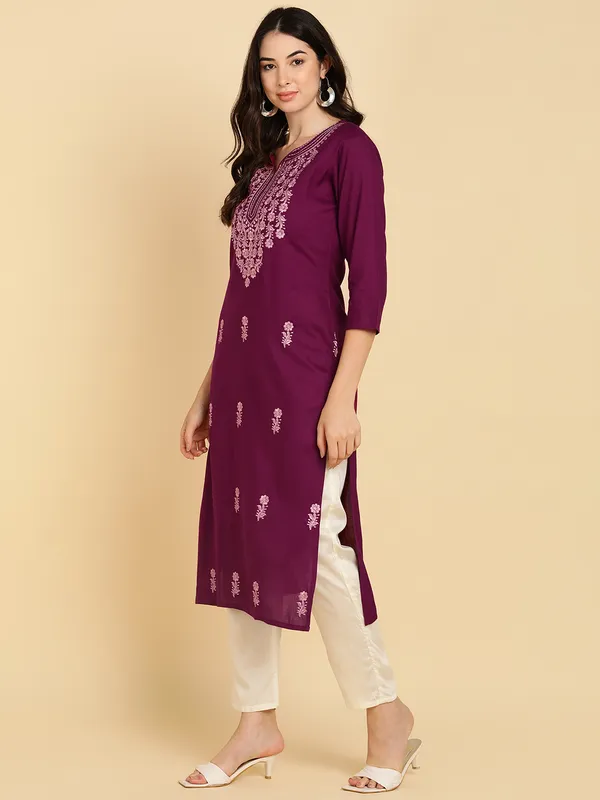 Purple_Floral_Embroidered_Straight_Kurta_For_Women