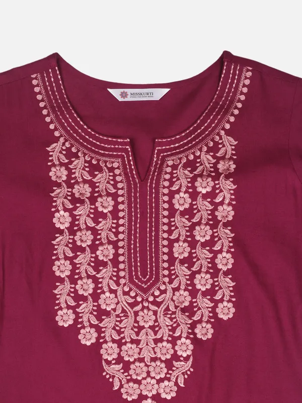 Purple_Floral_Embroidered_Straight_Kurta_For_Women