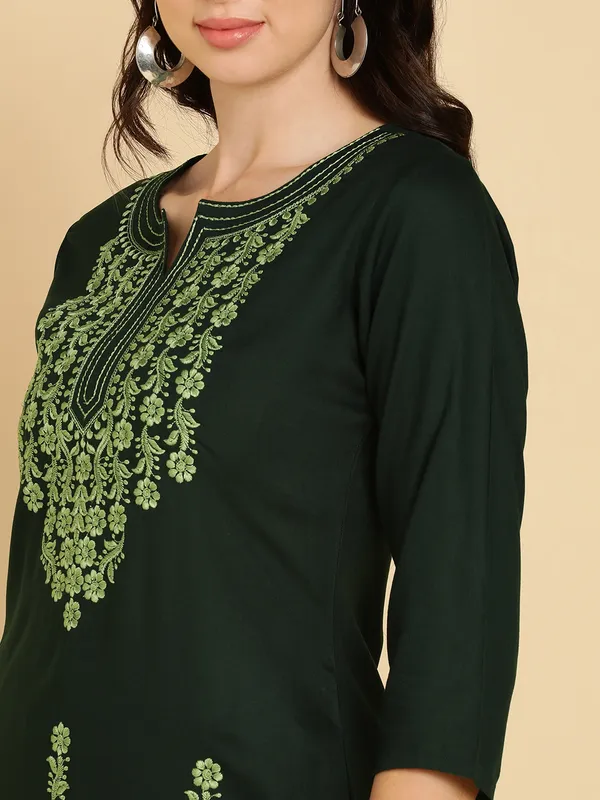 Green_Embroidered_Straight_Kurta_For_Women