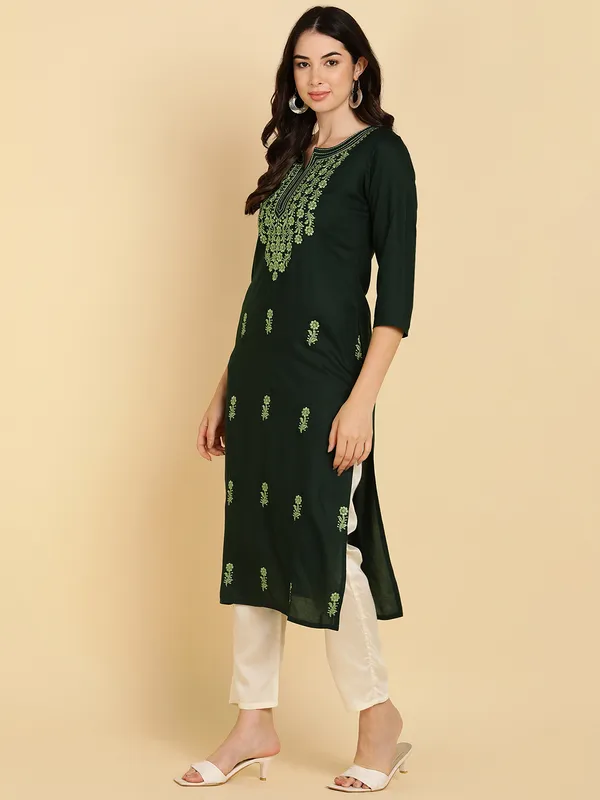 Green_Embroidered_Straight_Kurta_For_Women
