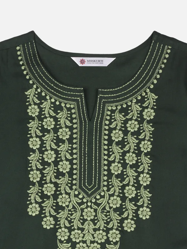 Green_Embroidered_Straight_Kurta_For_Women