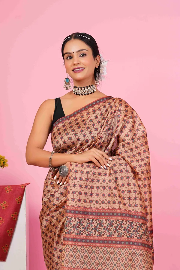 Women_Traditional_Ethnic_Motifs_Silk_Handloom_Saree