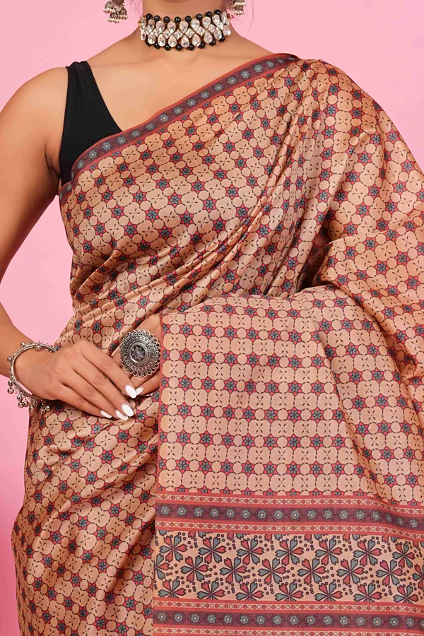 Women_Traditional_Ethnic_Motifs_Silk_Handloom_Saree