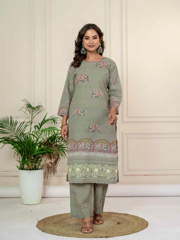 Women_Ethnic_Motifs_Printed_Thread_Work_Kurta_with_Trousers_&_Dupatta