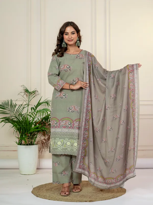 Women_Ethnic_Motifs_Printed_Thread_Work_Kurta_with_Trousers_&_Dupatta