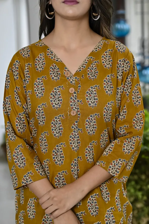 Yellow_Cotton_Printed_Regular_Fit_Tops_&_Tunics_For_Women