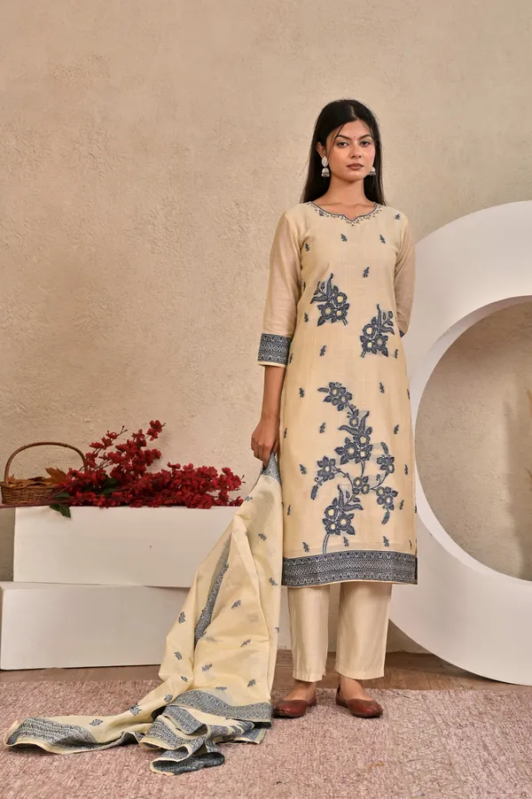 Women_Ethnic_Motif_Woven_Design_Chanderi_Jacquard_Kurta_with_Trousers_&_Dupatta
