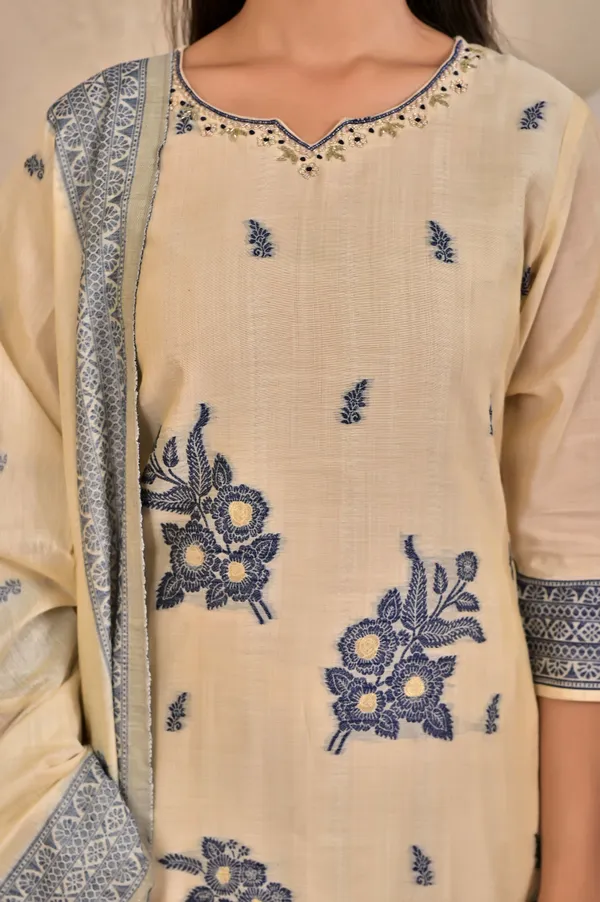 Women_Ethnic_Motif_Woven_Design_Chanderi_Jacquard_Kurta_with_Trousers_&_Dupatta